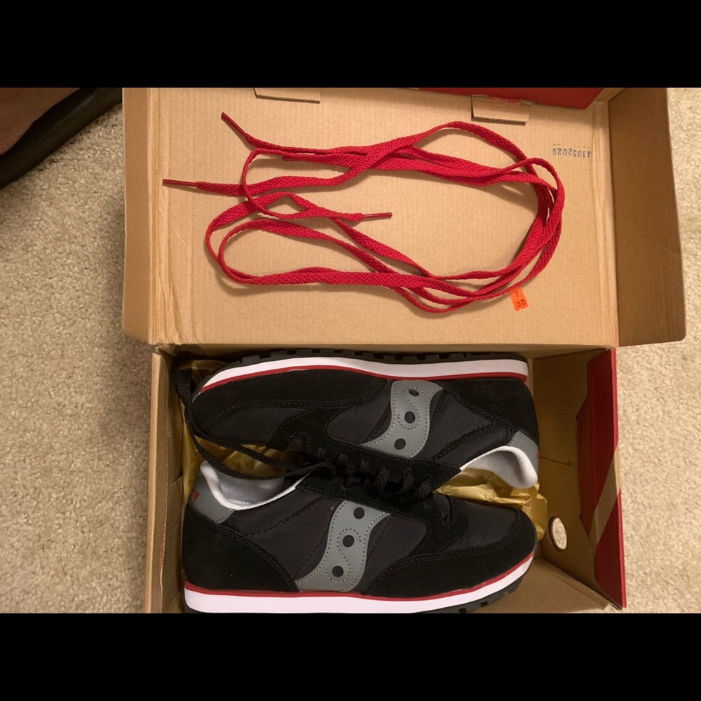 Men’s Saucony sneakers like new size 7